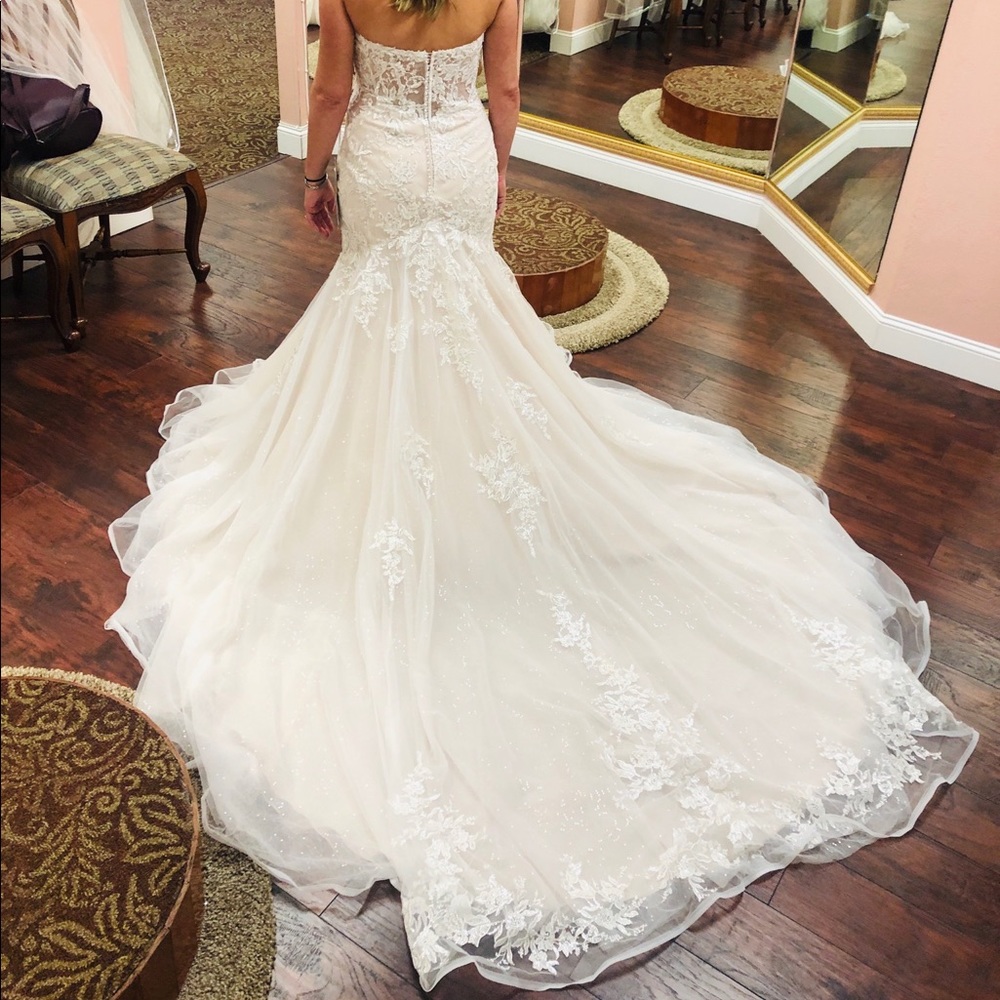 Wedding Dress - Essense of Australia